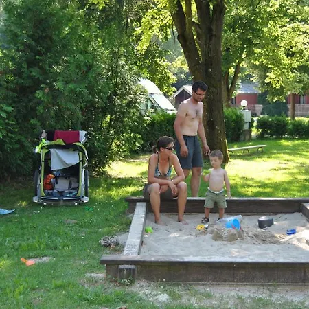 Mobile Homes 홀리데이파크 4*